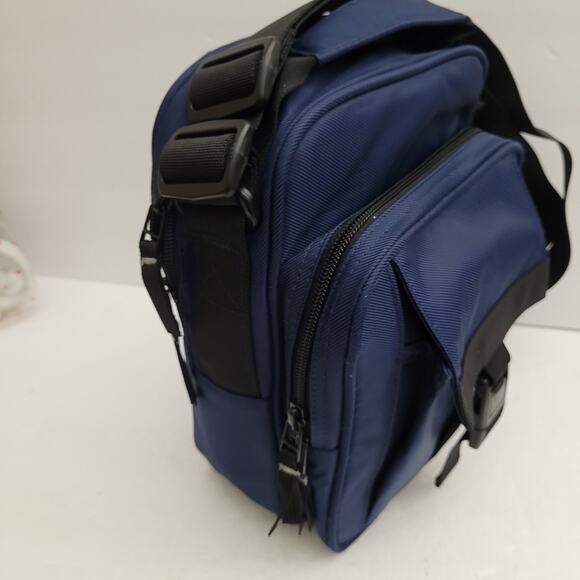Eddie Bauer Blue Cooler Bag with Convenient Pockets - Picture 3 of 10